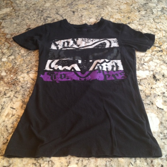 BUNDLED***REDUCED*** Cute juniors FOX t-shirt size - Picture 1 of 3