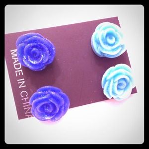 ❌Sold❌ Rose Studded earrings Free w/purchase.