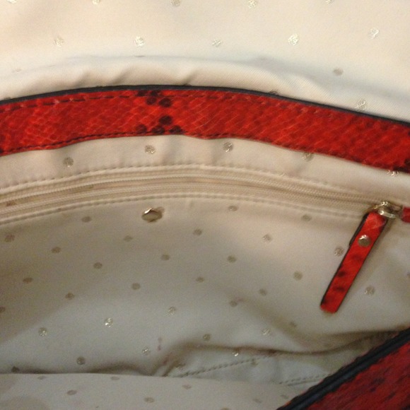 CLOSET CLOSED - Picture 3 of 4