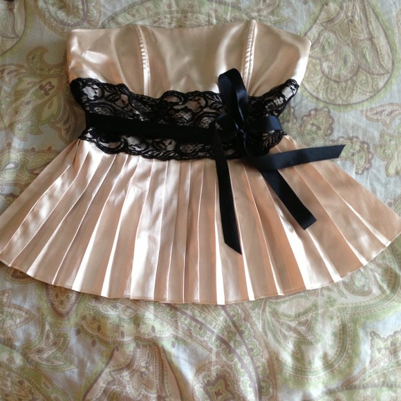 Sold!Strapless top-used but good cond.🌺👌