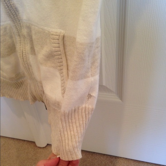 ⛔SOLD⛔Hollister hooded zip up shirt - Picture 4 of 4