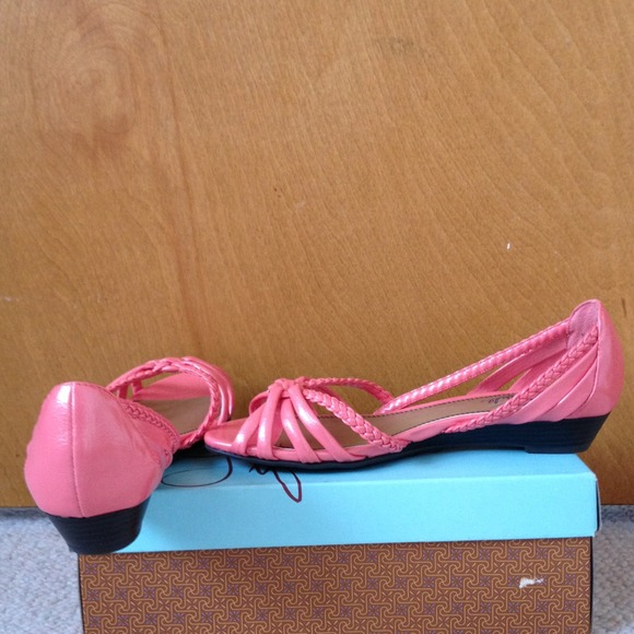 New coral sandals - Picture 3 of 4