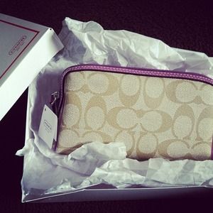 TRADED-Coach makeup bag/wallet Authentic with box