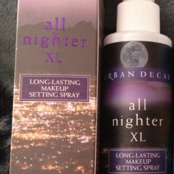 💢Reserved💢UD All Nighter Spray
