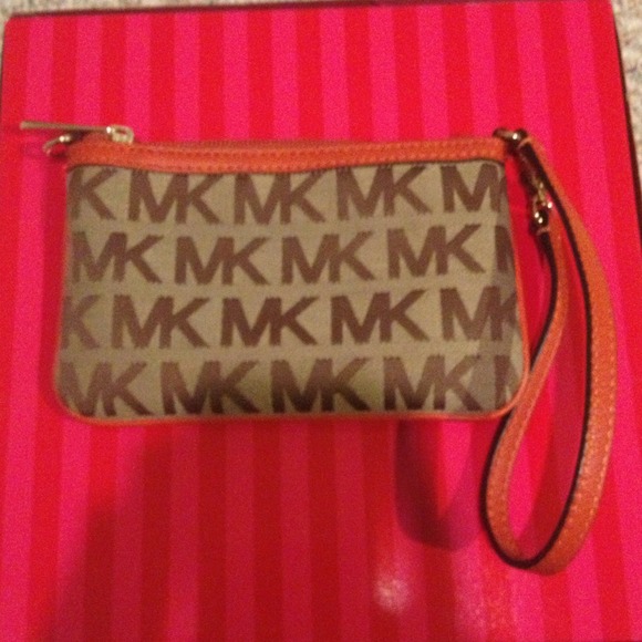 MICHAEL KORS WRISTLET