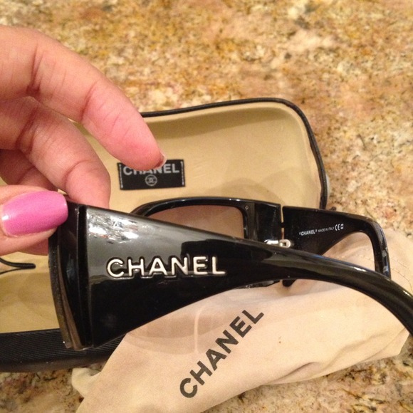 Chanel sunglasses - Picture 2 of 3