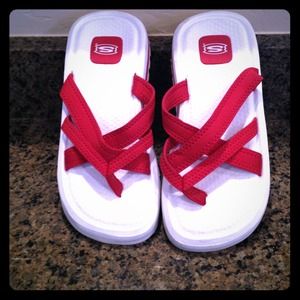 Skechers flip flops