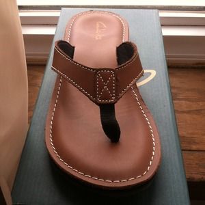 clarks roxanna flip flops