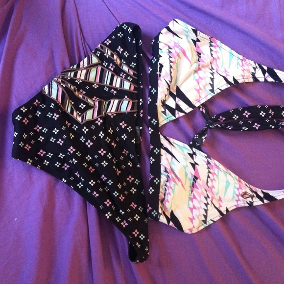 💋Sold💋Volcom bikini - Picture 2 of 3