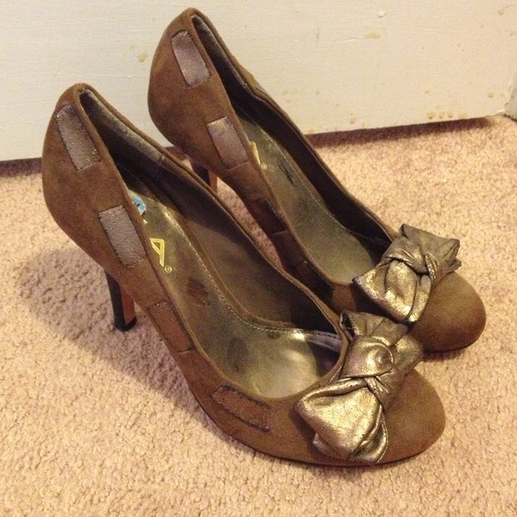 Size 7, gold & brown heels by MIA.