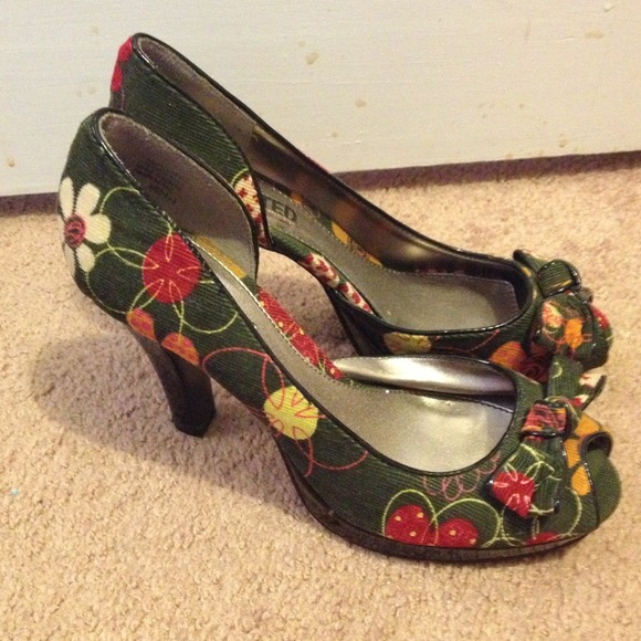 ✨REDUCED✨Unlisted by Kenneth Cole heels!