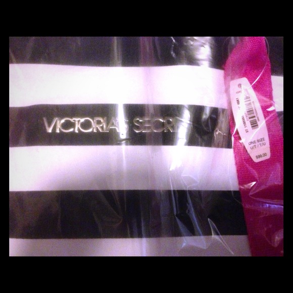 💢SOLD💢Victoria's Secret large luggage bag