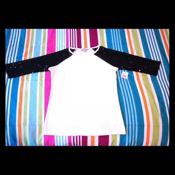 Contrast sleeve shirt