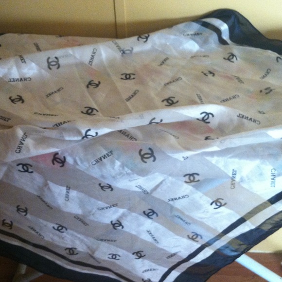 Large CHANEL scarf