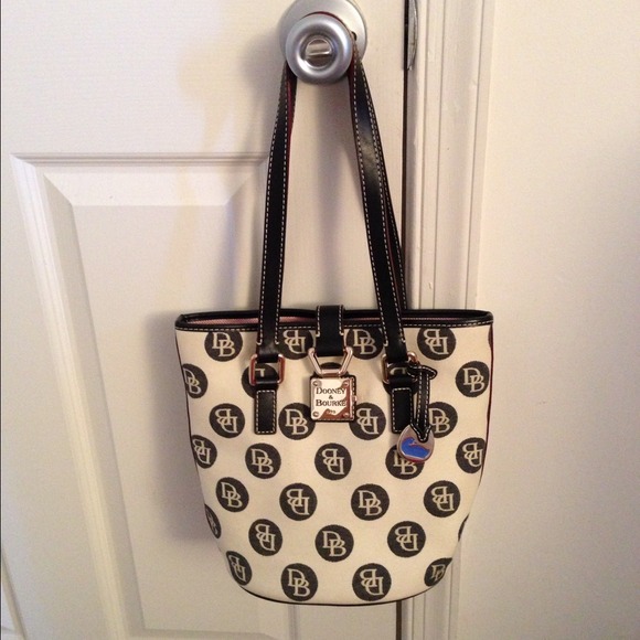 SOLD!!!!!Genuine Dooney and Bourke bucket bag!!