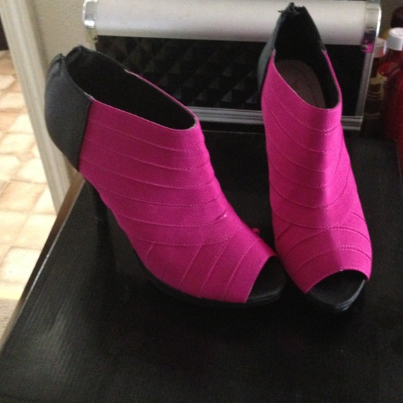 @@@SOLD@@@@Bootties. Just reduced - Picture 2 of 4