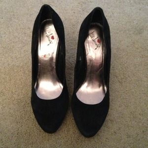 Very cute black suede heel