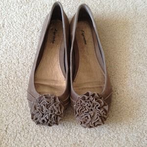 SOLD IN BUNDLE! Cute tan flats with rosette detail