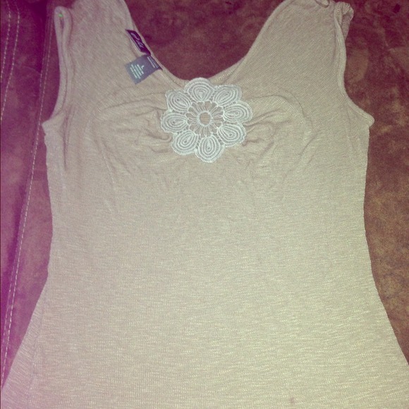 Very pretty brown top!