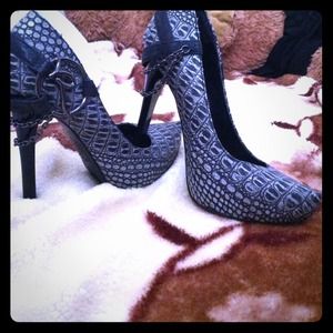 Rocawear high heals ( brand neww)