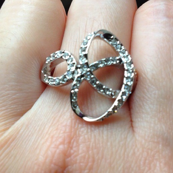 🚫Sold🚫Rhinestone Ring - Picture 2 of 3