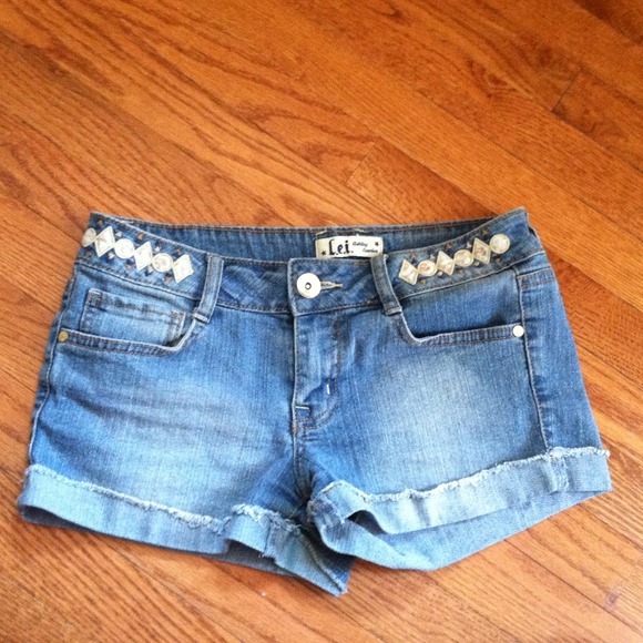 LEI shorts