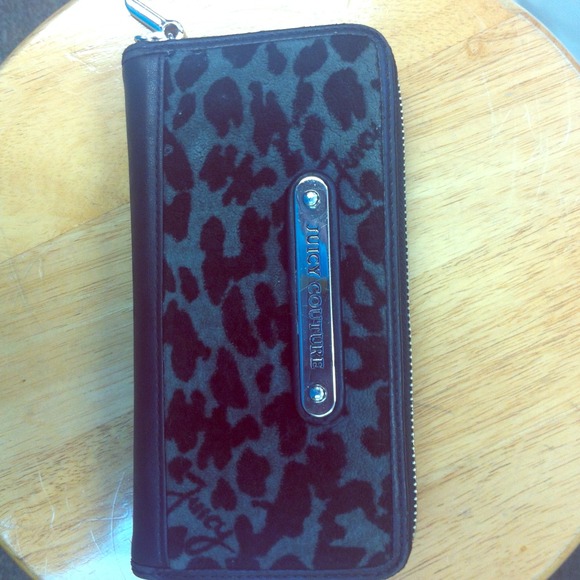 Juicy couture wallet , very nice .