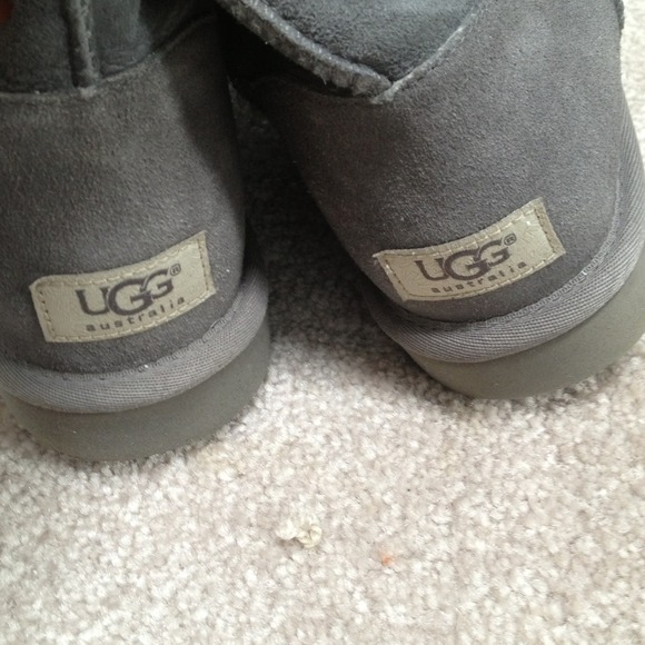 ***SOLD*** Light gray UGGS - Picture 2 of 4
