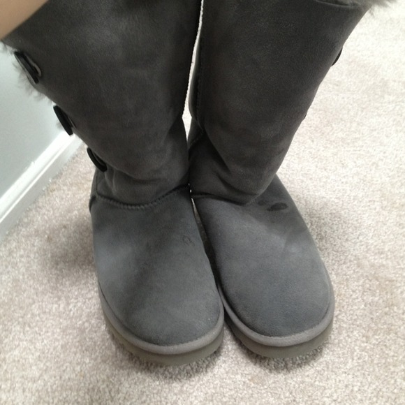 ***SOLD*** Light gray UGGS - Picture 3 of 4