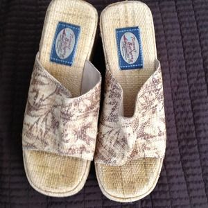 Tommy Bahamas wedges