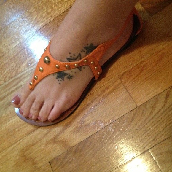 💥SOLD 💥Cute Sandals - Picture 3 of 3