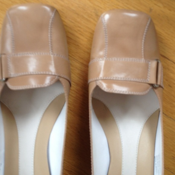 Nine West shoes NWT camel color