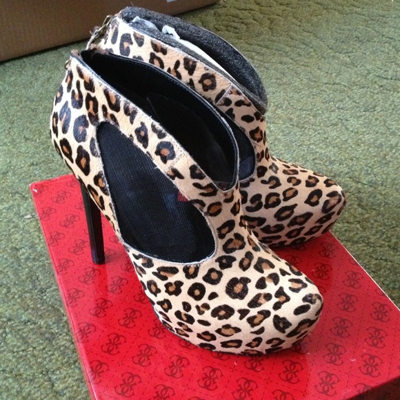 Brand New Guess Parshaly Booties!