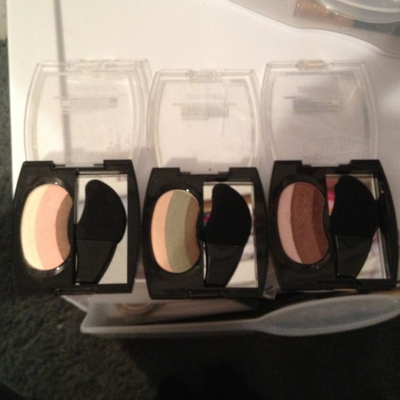 SOLD! L'oreal One-Sweep Eyeshadows & NYC Quad💜 - Picture 3 of 3