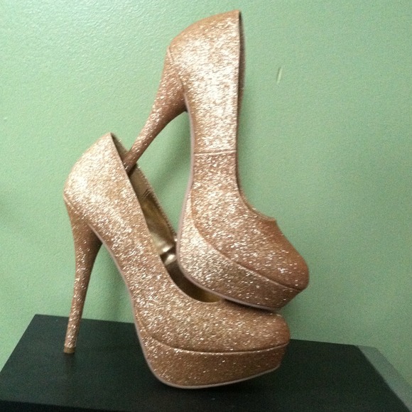 Sparkly champagne size 6 heals - Picture 3 of 4