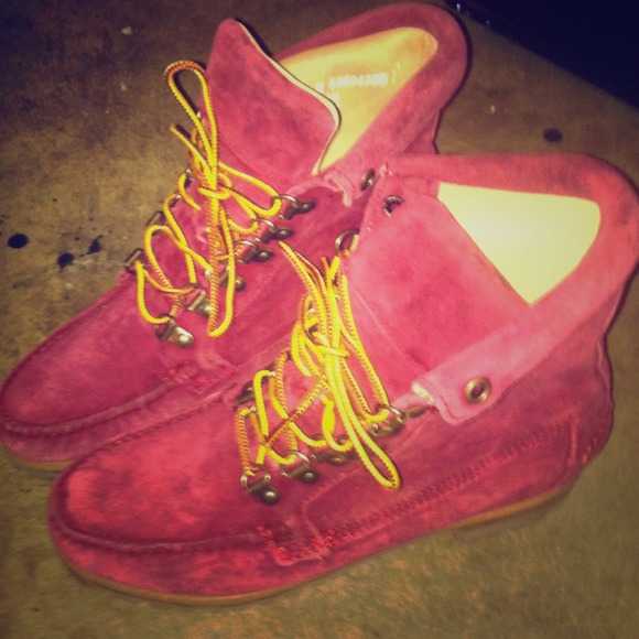 Too small . Material	Leather, rubber, suede.