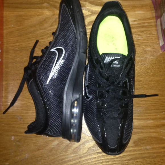 Nike shoes - Picture 2 of 4