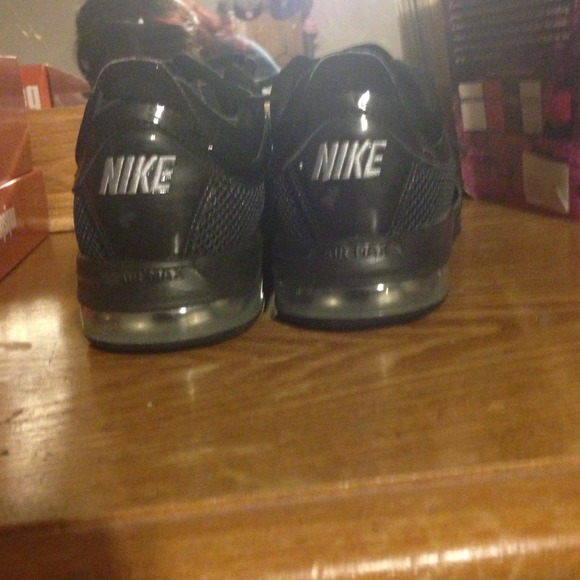 Nike shoes - Picture 3 of 4