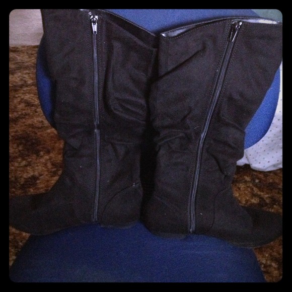Reduced price! A black pair of boots worn 1x only!