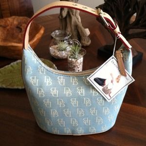 Dooney & Bourke Bucket Bag •Reserved-