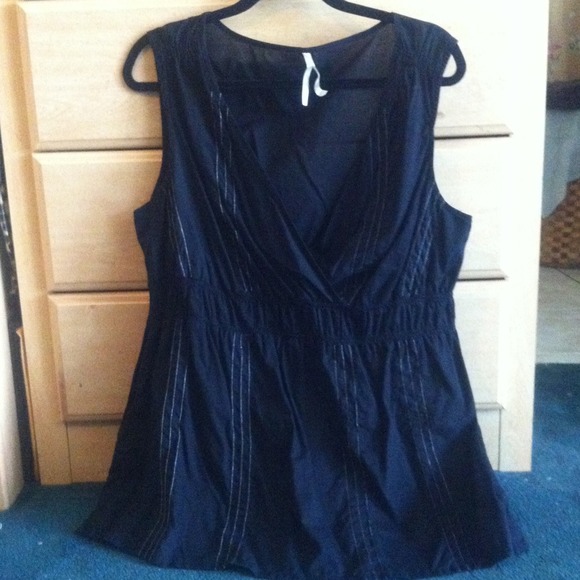 Women's V crossed neck.