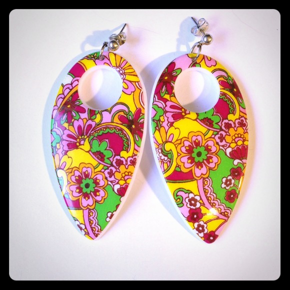 Jewelry - Paisley 70's style earrings