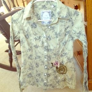 BUNDLED PINK GUESS PURSE!Guess vintage button up!