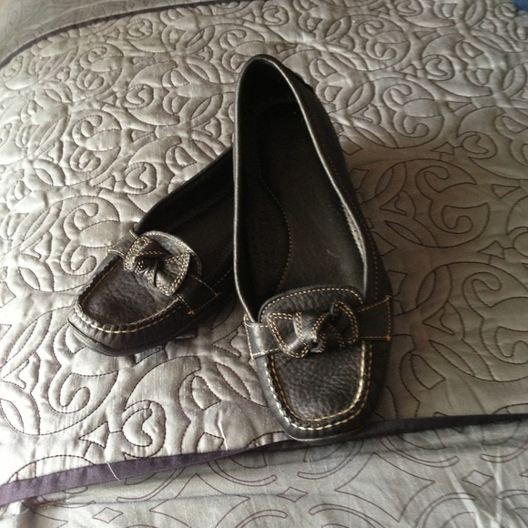 L.L. Bean black shoes