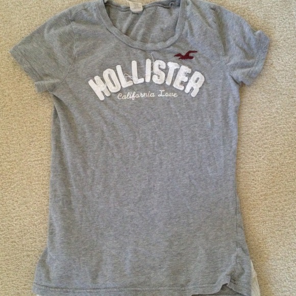 ✋SOLD✋ Hollister tshirt