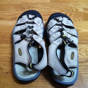 Price reduced! Women's Keens, like new condition