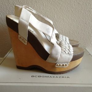 🚫RESERVED🚫 BCBGMaxAzria Ma-Walter Size 9M