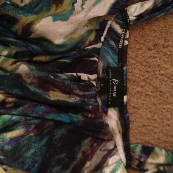 Cute colorful fun top! - Picture 2 of 4