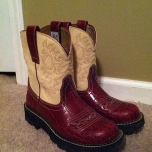 **NEW PRICE**Ariat Fat Baby boots, sz 7. Like new!