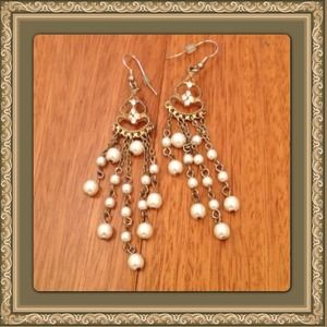 Host pick 12/6 Chandelier pearl earrings